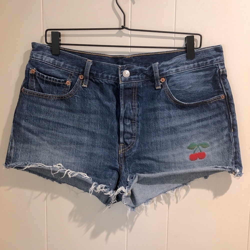 Levi’s 501’s Cut off Shorts Size 32